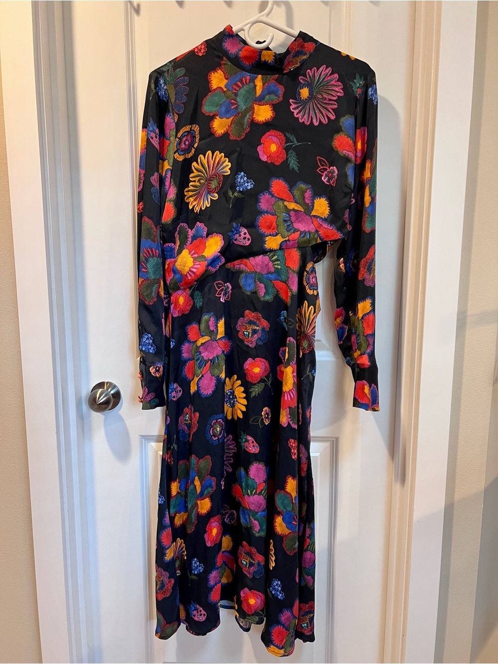 Farm Rio “Lily’s Garden” Long-Sleeve Midi dress Floral Size Large w/ Cutout NWT - Picture 4 of 11